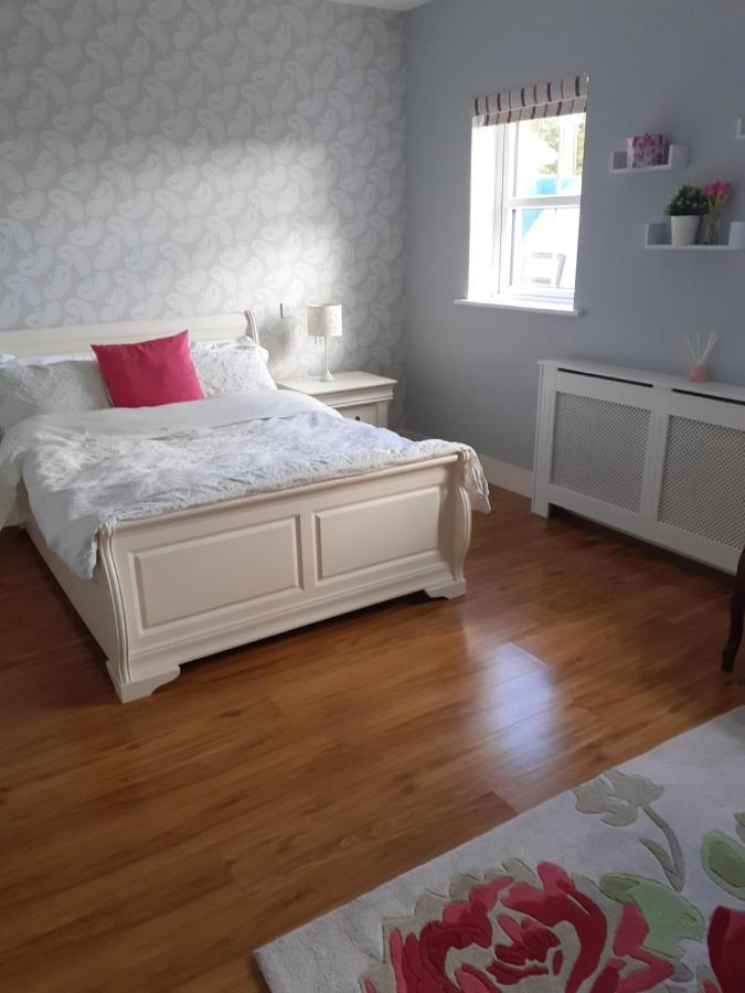 Private Room In Superb House Bed 1 Nobber ภายนอก รูปภาพ