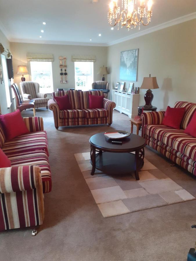 Private Room In Superb House Bed 1 Nobber ภายนอก รูปภาพ